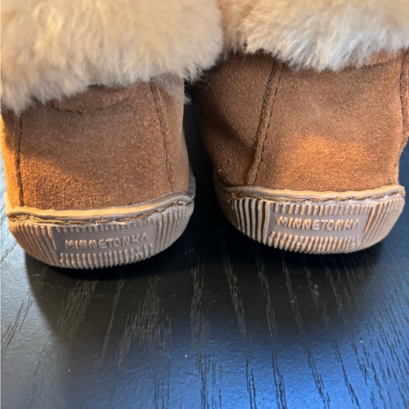Minnetonka Brown Fur Lined slippers - Picture 3 of 6